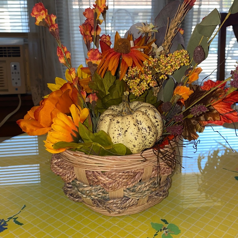 Fall Thanksgiving Flower Arrangement Basket * Free Gift With Purchase *
